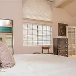 California Dreamin Sleeps 13 Hw Hills