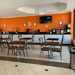 Howard Johnson By Wyndham Reseda Hotel & Suites