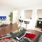 Hollywood Apartments