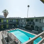 Hollywood Apartments