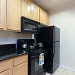 Deluxe Wilshire Apartments