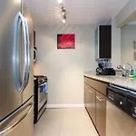 Hollywood Apartment With Balcony