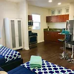 Cozy Getaway Studio In Hollywood Area