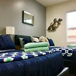 Cozy Getaway Studio In Hollywood Area