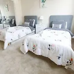 Lovely Venice Getaway - Two Bedroom Apartment