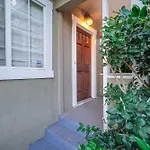 Stylish 2 Bed & 2 Bath At The Heart Of Hollywood With Free Parking - One Car Only