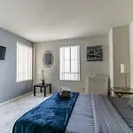 2 Bedroom Condo With A View Near The Grove