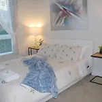 Luxury Resort Style 1Br + Parking, Pool, Gym