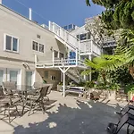 Incredible Los Angeles Beach Home With Amazing Ocean Views