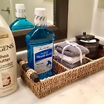 Luxury Resort Style 1Br + Parking, Pool, Gym