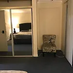Budget Beverly Hills Suites
