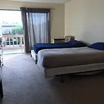 Budget Beverly Hills Suites