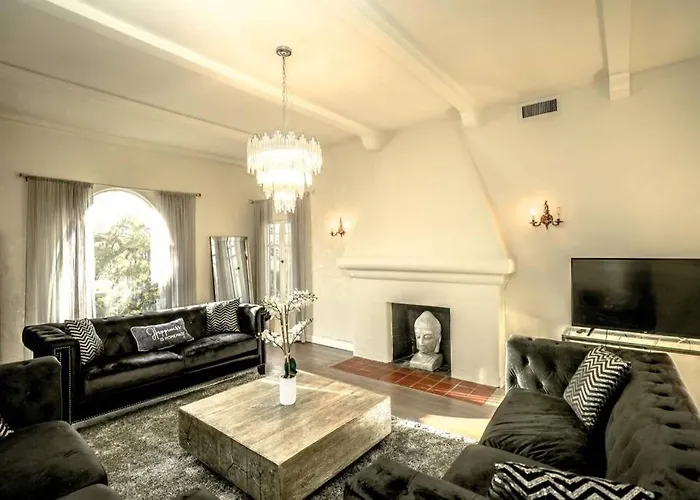 Beautiful Renovated 3Bd 2Ba Unit Near The Beverly Center, Beverly Hills Adjacent