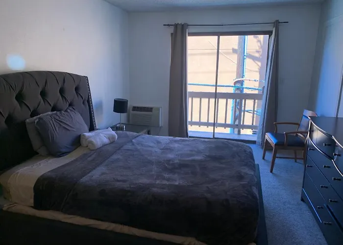 Large Hotel Suite With Walk In Closet- C18