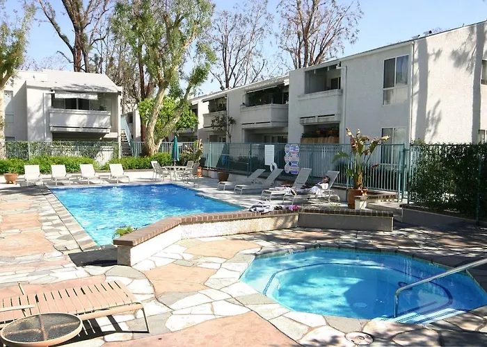 Cal King & Queen Beds, 3 Spas & Pool Gourmet Kitchen, Wicked Fast Wifi & Covered Security Parking, Two Smart Tvs With Disney, Apple Tv & Amazon Prime, Ideal For Nightly & Weekly Executive Stays