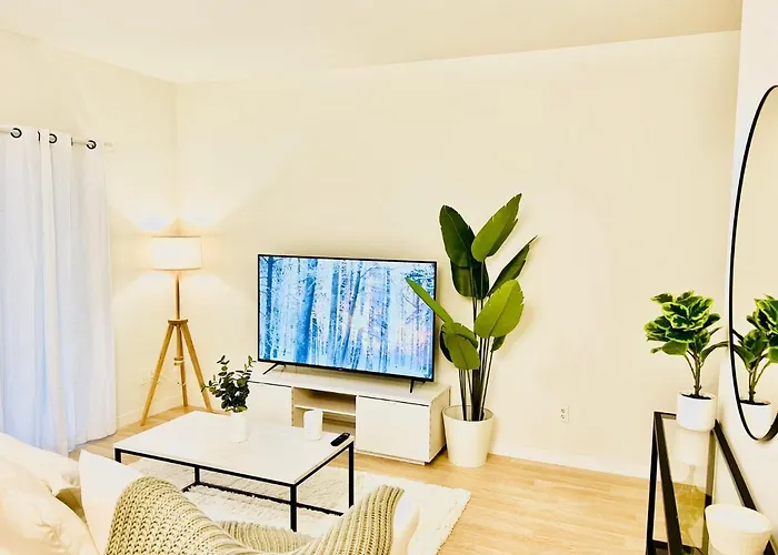 Lovely 2-Story 2-Bedroom Unit With Free Secure Parking