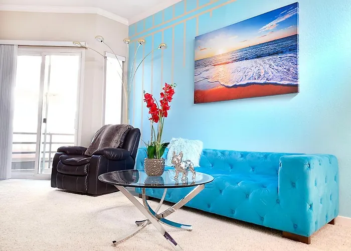 Hollywood Hills !!! One Bedroom Apartment !!!