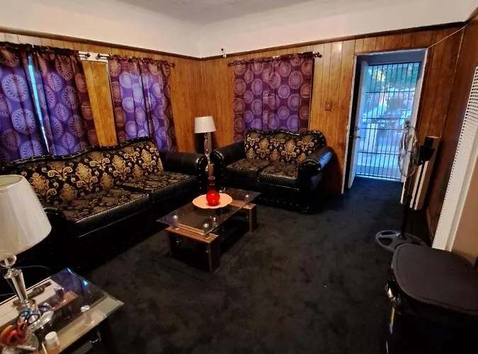 2 Bedroom Home Near Downtown La