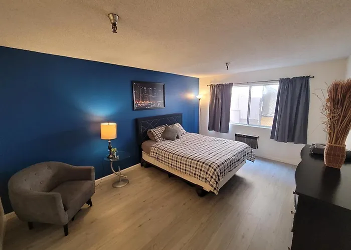 Deluxe Hotel Style Unit
