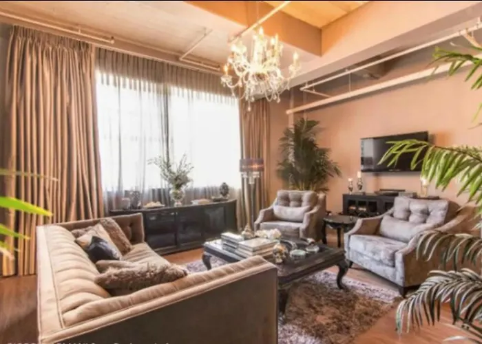 Designer Downtown Los Angeles Loft