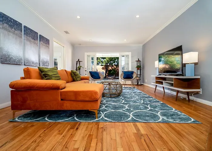 Beautiful Sunny La Oasis - 4Br,2Bt Whole House - Private Pool And Large Backyard!