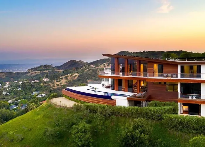 Modern Villa With Unmatched Skyline Views