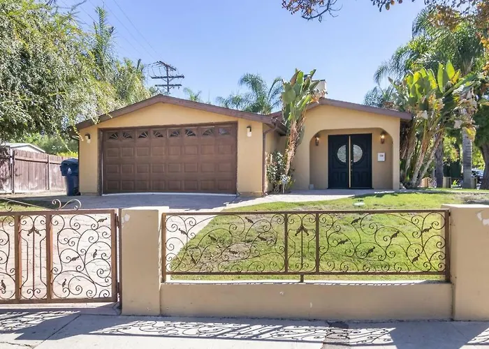 Woodland Hills 3 Bedroom W/ Pool And Spa