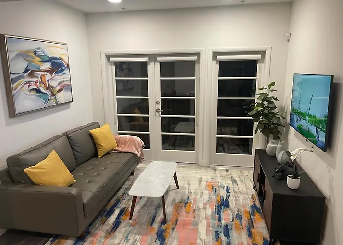 Lovely 2/2 Apartment In Heart Of Santa Monica With Free Parking