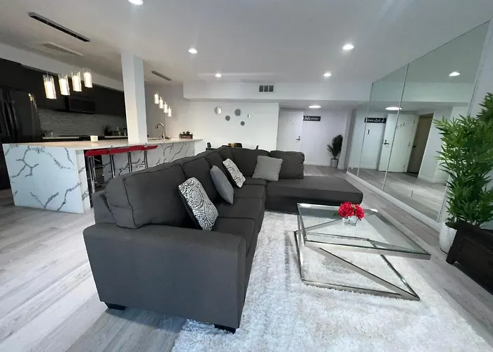 Hollywood 2 Bedroom Apartment