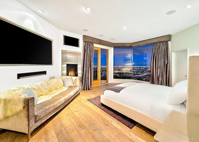 Hollywood Hills Modern Sanctuary-Jaw Dropping View