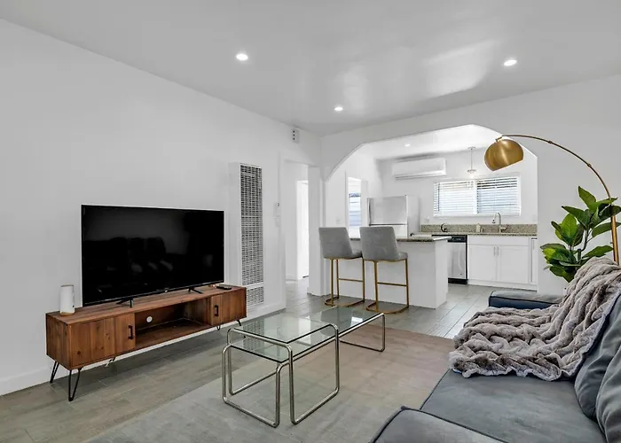 Modern House Central Location