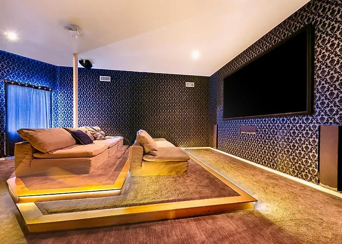 Hollywood Hills Modern Sanctuary-Jaw Dropping View