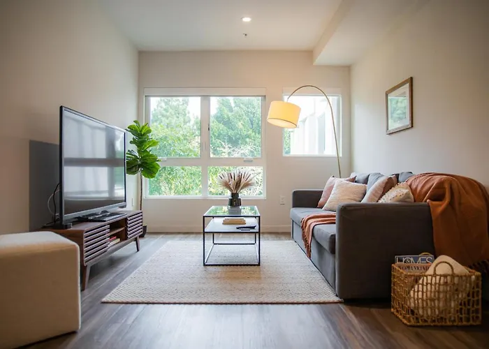 Stylish One Bedroom Apartment In The Heart Of Weho