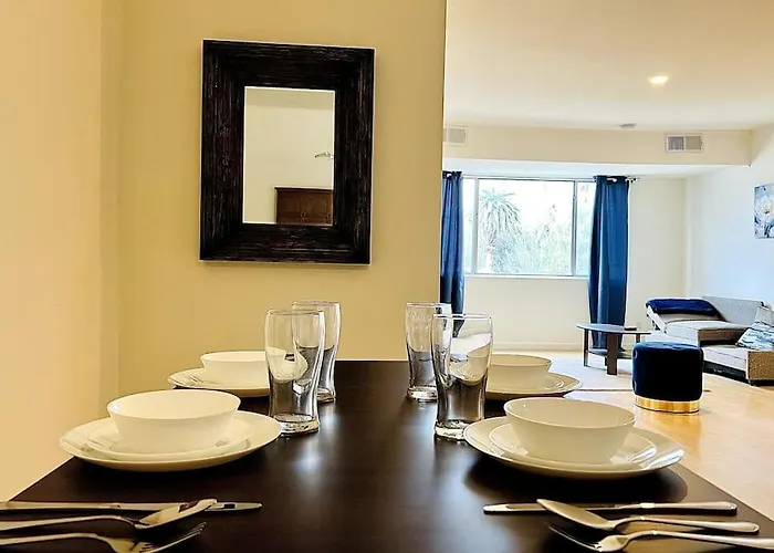 Spacious 2 Master Bedroom Apartment In Canoga Park