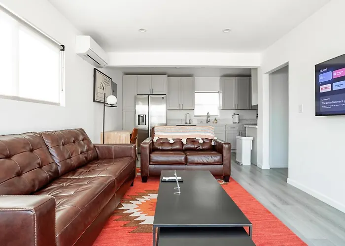 Newly Renovated Bungalow W Free Parking 4Min From Sofi, 8Min From Airport