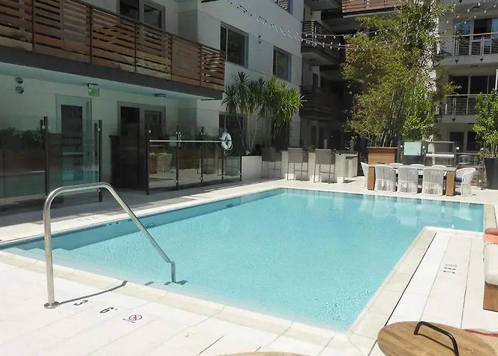2 Bedroom 2 Bathroom Masterpiece With Pool