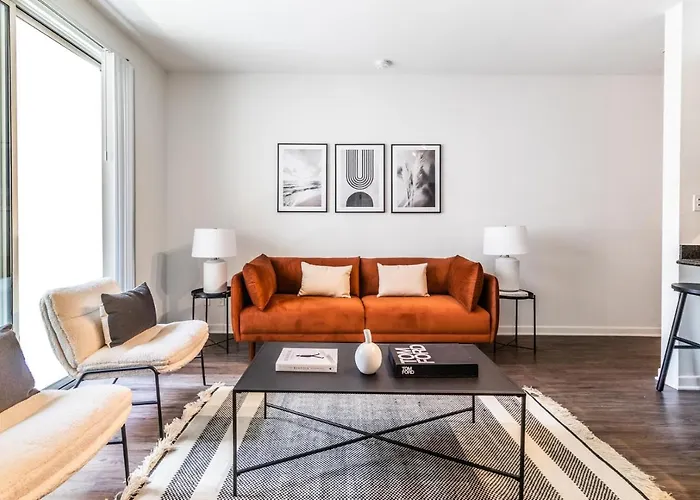 Spacious 2Br Near Santa Monica Beach, Walk Everywhere!