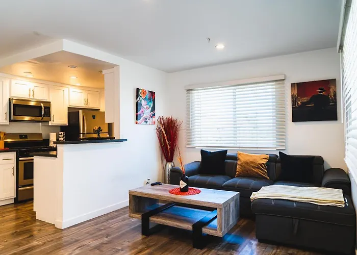 Modern Remodeled 1-Bedroom Close To Hollywood Walk Of Fame With Parking
