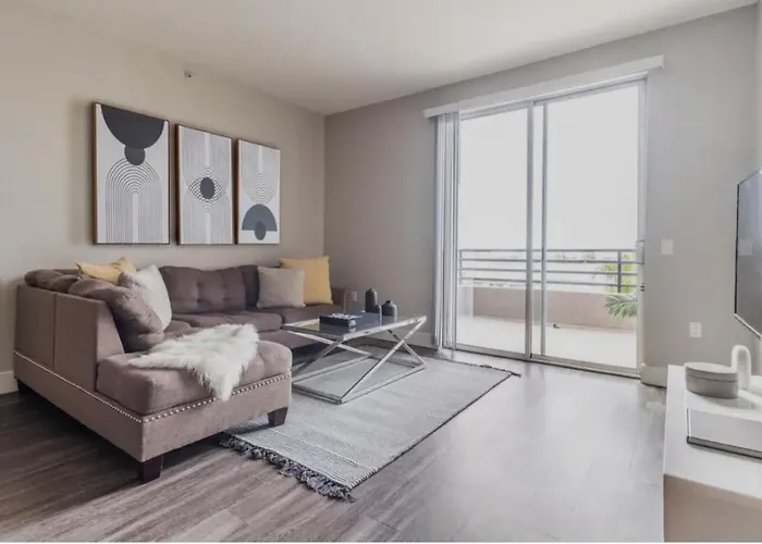 Modern Lux 2 Bedroom In The Heart Of Santa Monica!
