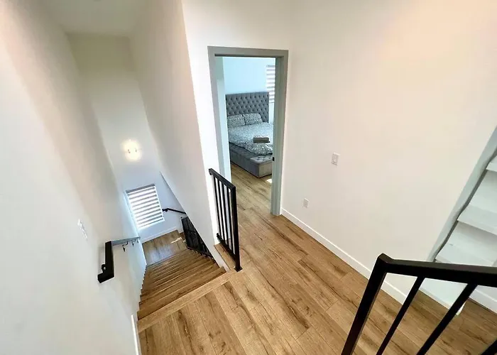 Luxury K-Town Dwelling With Private Rooftop Deck.