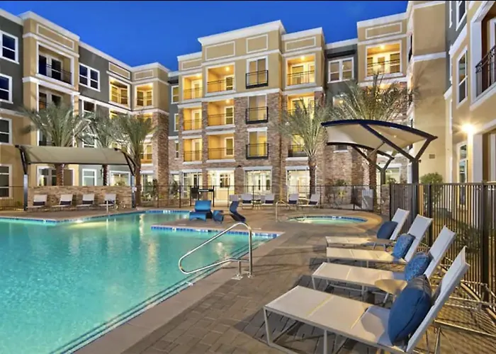 Bright 3Bd In Sm, 5 Min To Beach - Pool & Gym