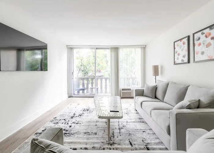 New Luxury Apartment Weho Boys Town