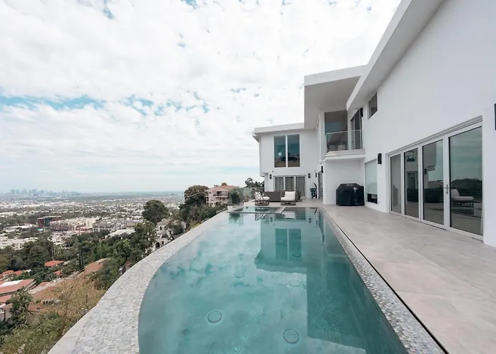 Exclusive Hillside Hideaway-Private Room