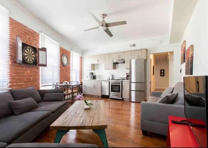 2 Bedroom Central Unit In Hollywood