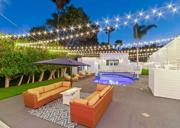 Studio City Contemporary Villa With Pool Sleeps 10