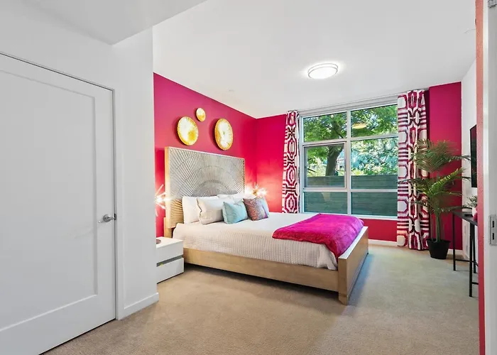 Fairfax District Chic City Oasis 2 Bedroom Apt With Den 136
