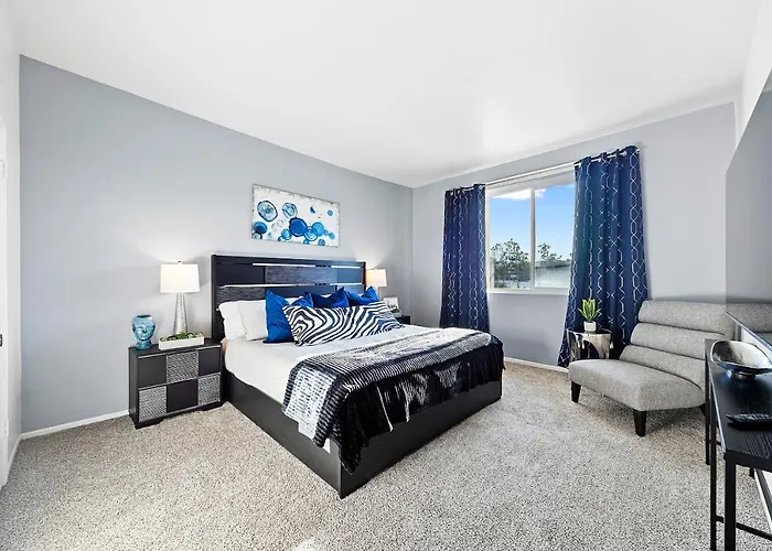 Beverly Hills Penthouse 2 Bedroom Apt With Parking 407