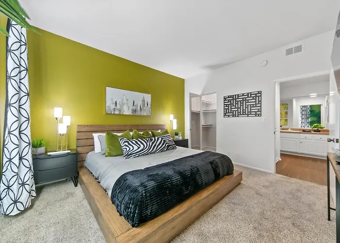 Beverly Hills Gem 1 Bedroom Apt With Parking 218