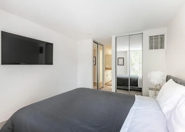New Luxury Apartment Weho Boys Town Med