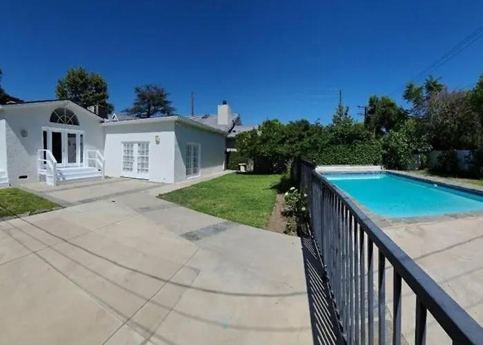 Prime Location! House W/Pool 7 Mins To Universal, 10 Mins To Hollywood